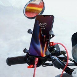 Motocyklowy uchwyt montowany do kierownicy z ładowaniem indukcyjnym.